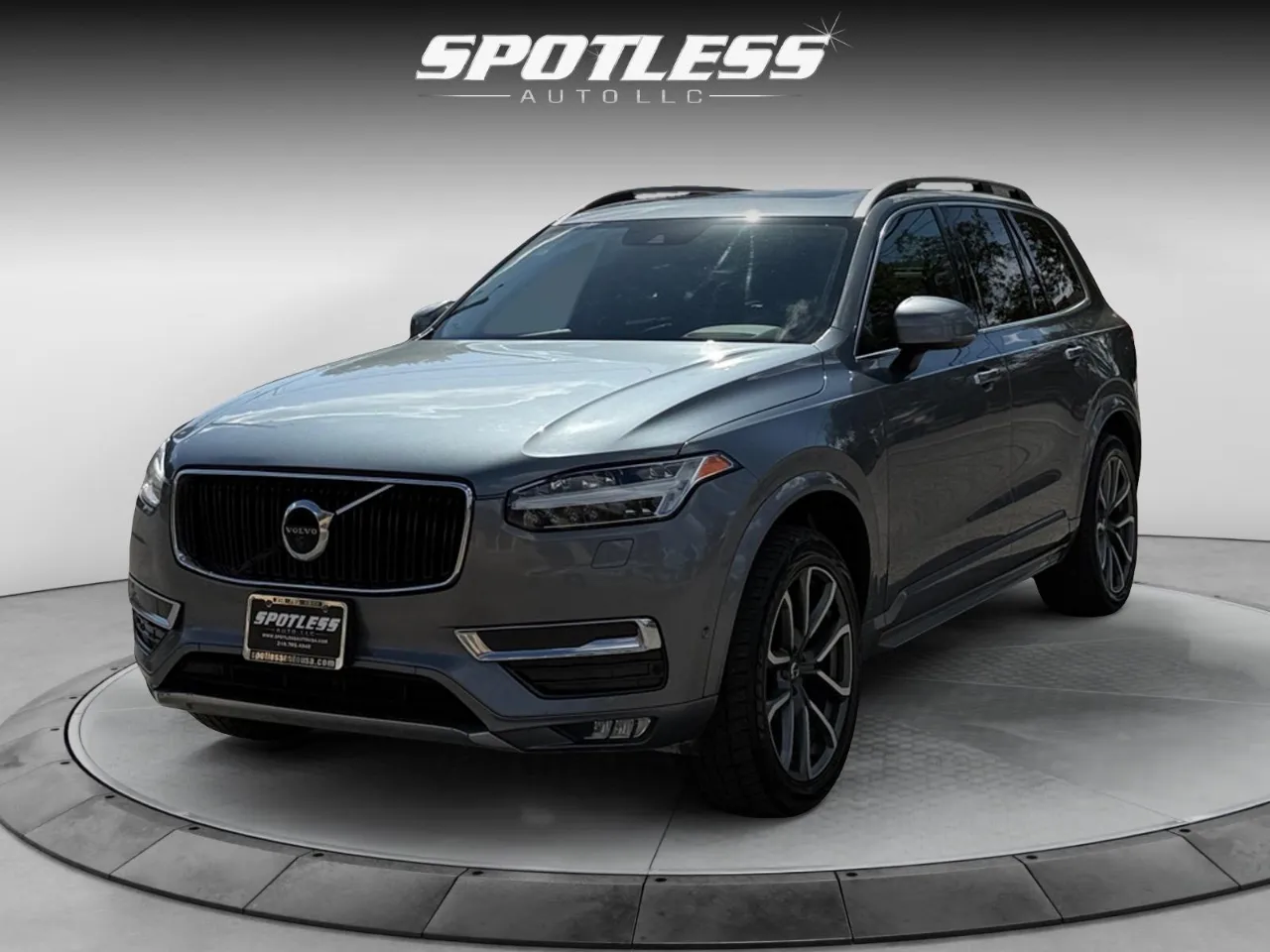 Gray 2018 Volvo XC90 T6 Momentum for sale in San Antonio, TX