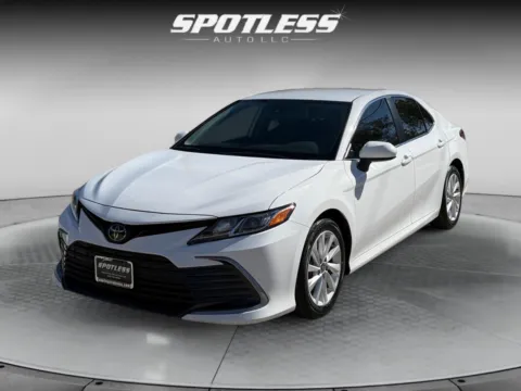 White 2022 Toyota Camry LE for sale in San Antonio, TX