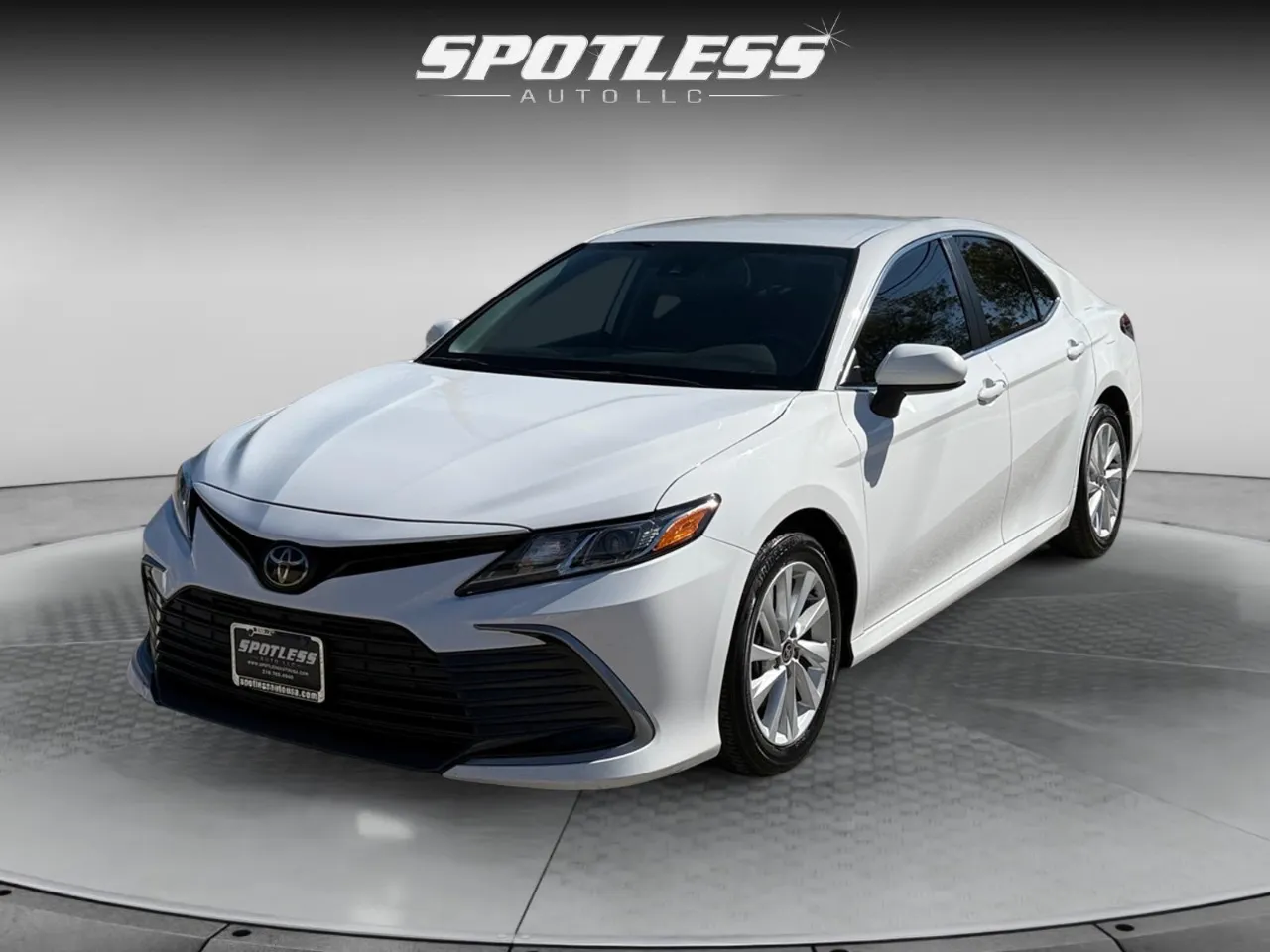 White 2022 Toyota Camry LE for sale in San Antonio, TX