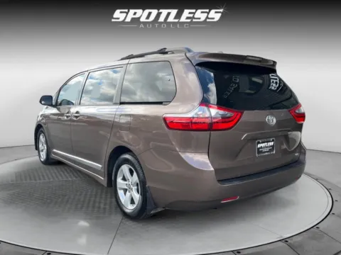 More photos of 2020 Toyota Sienna LE at Spotless Auto San Pedro, TX