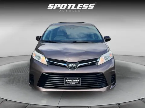 More photos of 2020 Toyota Sienna LE at Spotless Auto San Pedro, TX