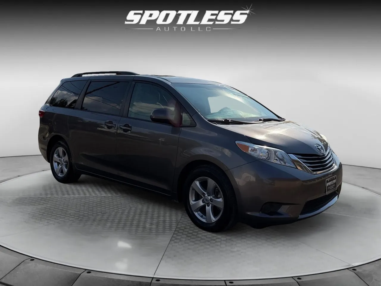 2015 Toyota Sienna LE - Photo 7