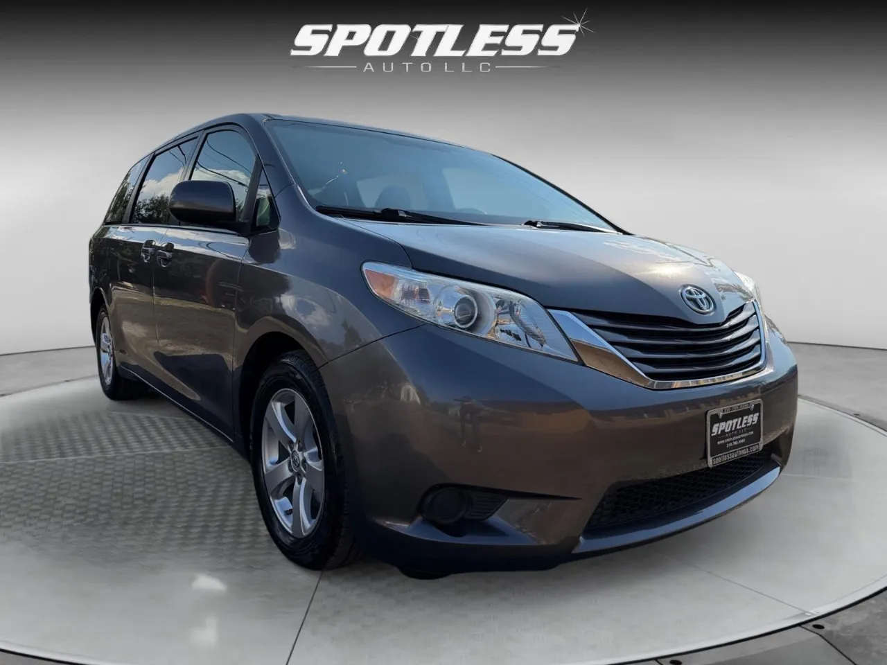 2015 Toyota Sienna LE - Photo 11