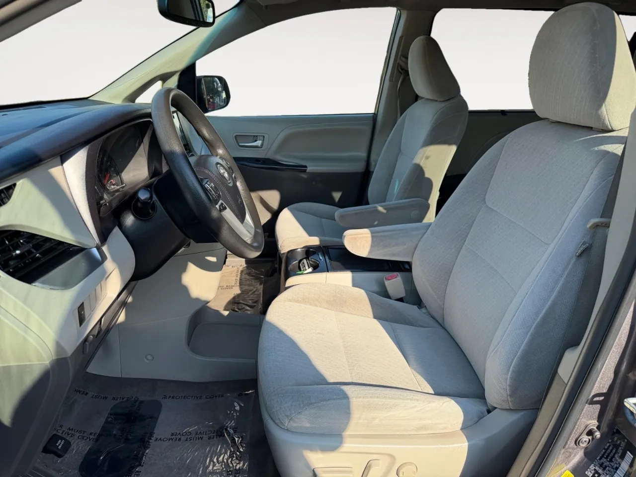 2015 Toyota Sienna LE - Photo 19