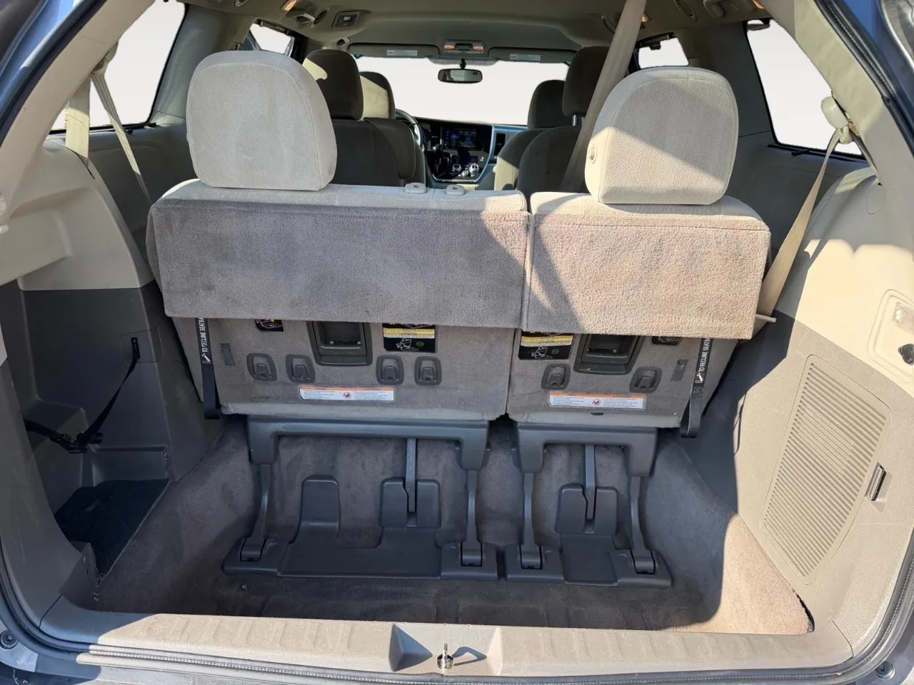 2015 Toyota Sienna LE - Photo 30