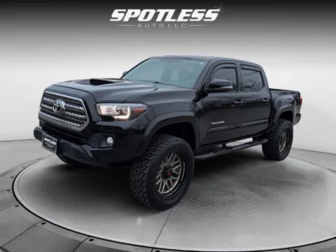 Black 2016 Toyota Tacoma TRD Off-Road for sale in San Antonio, TX