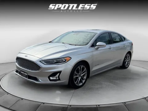 Silver 2019 Ford Fusion Hybrid Titanium for sale in San Antonio, TX