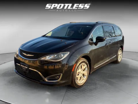 Black 2017 Chrysler Pacifica Touring L Plus for sale in San Antonio, TX