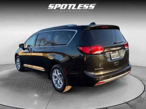 More photos of 2017 Chrysler Pacifica Touring L Plus at Spotless Auto San Pedro, TX