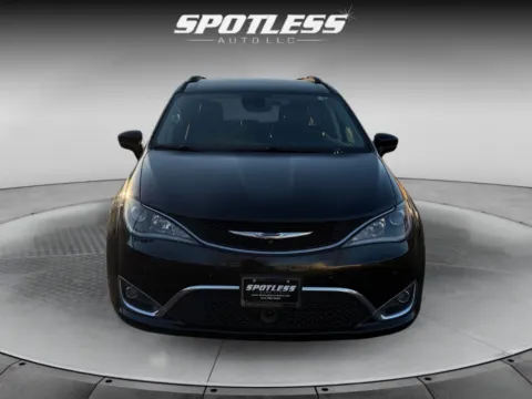 More photos of 2017 Chrysler Pacifica Touring L Plus at Spotless Auto San Pedro, TX