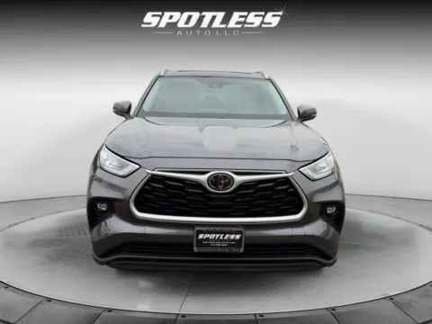 More photos of 2020 Toyota Highlander XLE at Spotless Auto San Pedro, TX