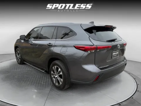 More photos of 2020 Toyota Highlander XLE at Spotless Auto San Pedro, TX