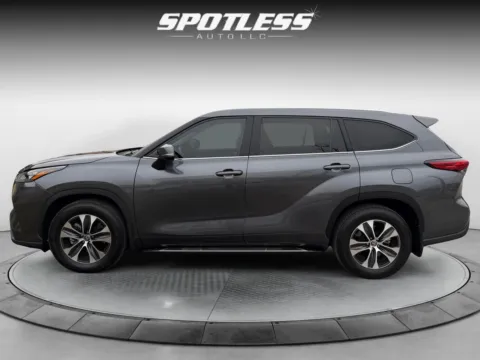 Another view of 2020 Toyota Highlander XLE for sale in San Antonio, TX at Spotless Auto San Pedro