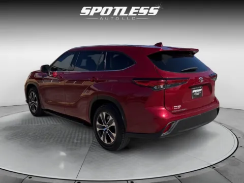 More photos of 2021 Toyota Highlander XLE at Spotless Auto San Pedro, TX