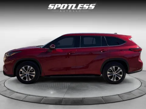Another view of 2021 Toyota Highlander XLE for sale in San Antonio, TX at Spotless Auto San Pedro