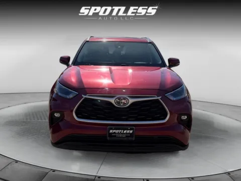 More photos of 2021 Toyota Highlander XLE at Spotless Auto San Pedro, TX