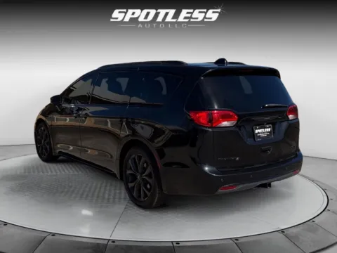 More photos of 2018 Chrysler Pacifica Limited at Spotless Auto San Pedro, TX