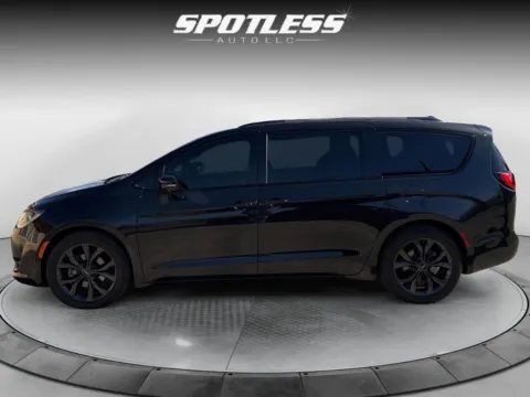 Another view of 2018 Chrysler Pacifica Limited for sale in San Antonio, TX at Spotless Auto San Pedro