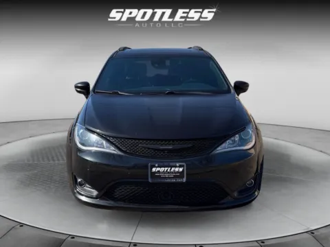 More photos of 2018 Chrysler Pacifica Limited at Spotless Auto San Pedro, TX