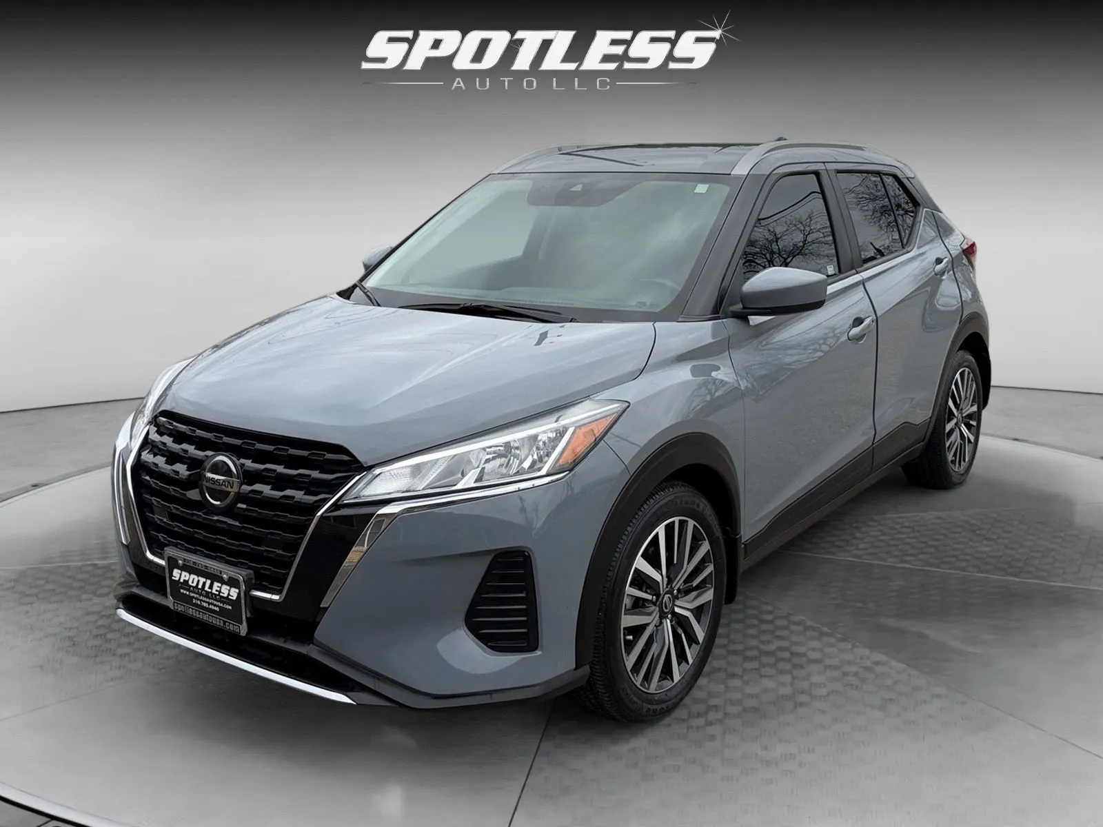 Gray 2021 Nissan Kicks SV for sale in San Antonio, TX