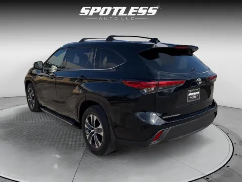 More photos of 2021 Toyota Highlander XLE at Spotless Auto San Pedro, TX