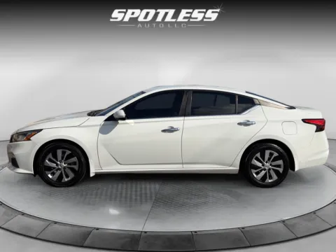 Another view of 2020 Nissan Altima 2.5 S for sale in San Antonio, TX at Spotless Auto San Pedro