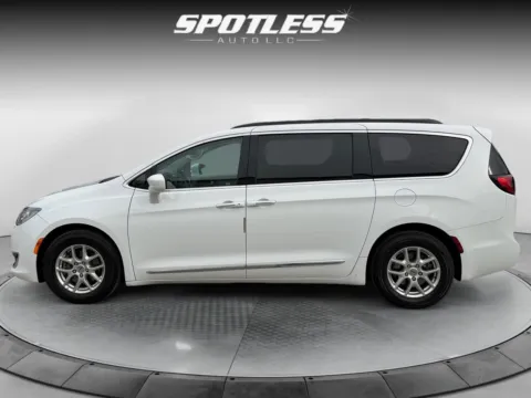 Another view of 2017 Chrysler Pacifica for sale in San Antonio, TX at Spotless Auto Loop 1604