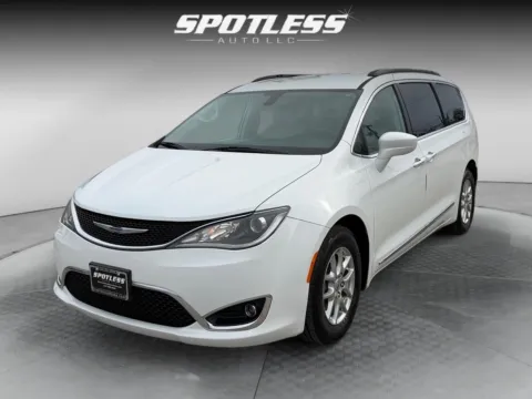 White 2017 Chrysler Pacifica for sale in San Antonio, TX