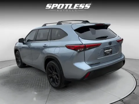 More photos of 2023 Toyota Highlander LE at Spotless Auto San Pedro, TX