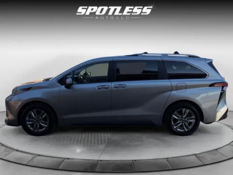 More photos of 2021 Toyota Sienna Limited 7-Passenger at Spotless Auto San Pedro, TX