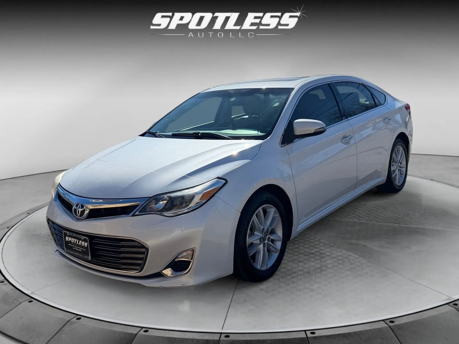 White 2013 Toyota Avalon for sale in San Antonio, TX