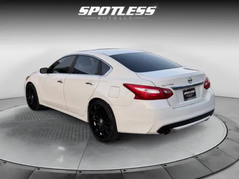 More photos of 2016 Nissan Altima at Spotless Auto San Pedro, TX