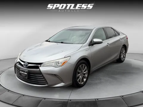 Silver 2016 Toyota Camry Hybrid for sale in San Antonio, TX