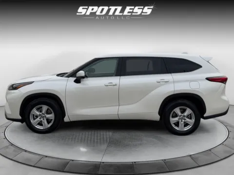Another view of 2021 Toyota Highlander LE for sale in San Antonio, TX at Spotless Auto San Pedro
