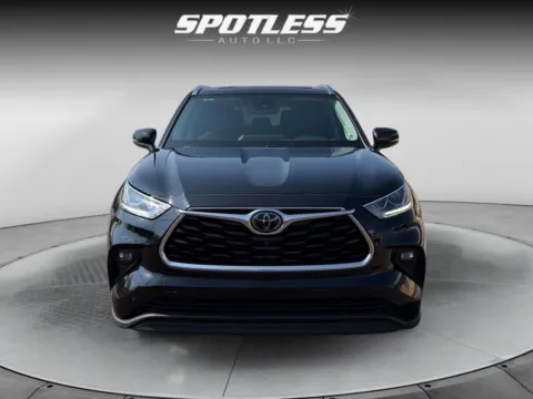 More photos of 2020 Toyota Highlander Limited at Spotless Auto San Pedro, TX