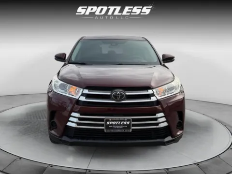 More photos of 2018 Toyota Highlander LE at Spotless Auto San Pedro, TX