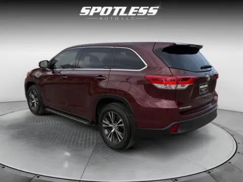 More photos of 2018 Toyota Highlander LE at Spotless Auto San Pedro, TX