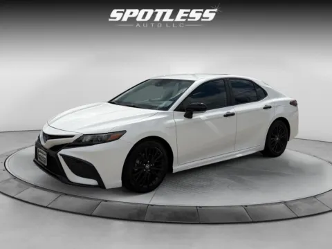 White 2022 Toyota Camry Hybrid SE Nightshade for sale in San Antonio, TX