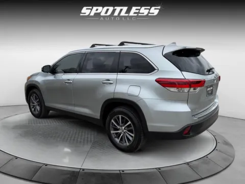 More photos of 2019 Toyota Highlander at Spotless Auto San Pedro, TX