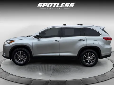 More photos of 2019 Toyota Highlander at Spotless Auto San Pedro, TX