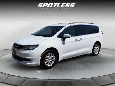 White 2020 Chrysler Voyager LX for sale in San Antonio, TX