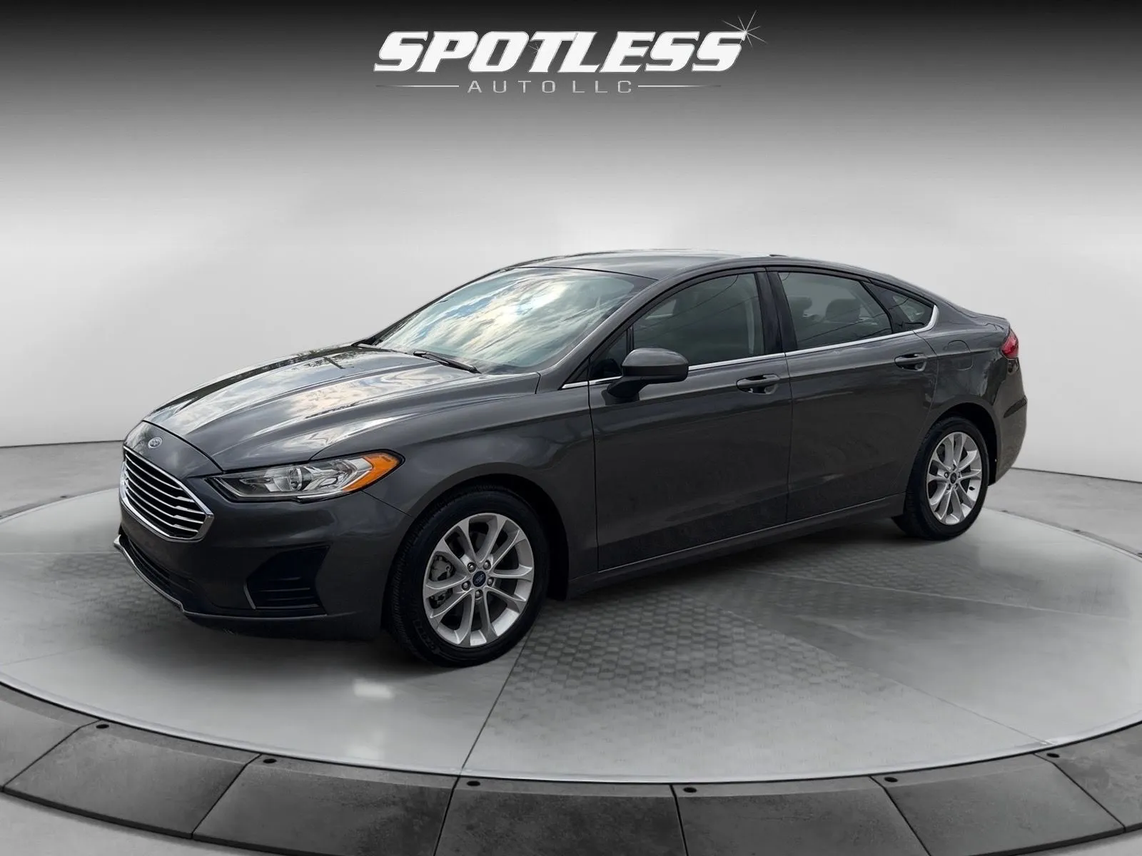 Gray 2020 Ford Fusion SE for sale in San Antonio, TX