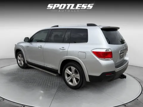 More photos of 2012 Toyota Highlander Limited at Spotless Auto San Pedro, TX