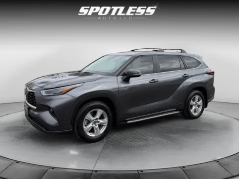 Gray 2024 Toyota Highlander for sale in San Antonio, TX