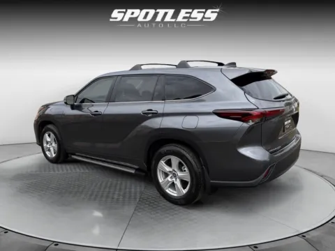 More photos of 2024 Toyota Highlander at Spotless Auto San Pedro, TX