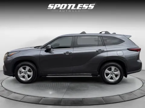 More photos of 2024 Toyota Highlander at Spotless Auto San Pedro, TX