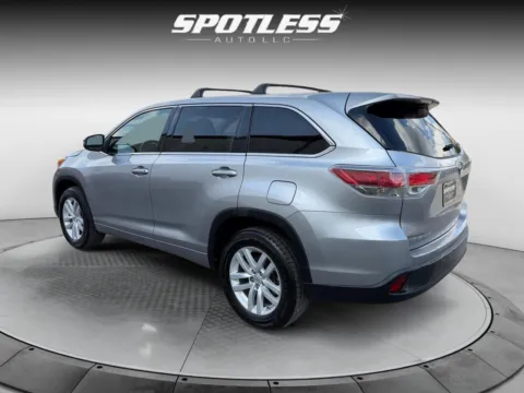 More photos of 2015 Toyota Highlander LE at Spotless Auto San Pedro, TX