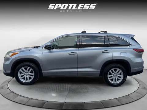 More photos of 2015 Toyota Highlander LE at Spotless Auto San Pedro, TX