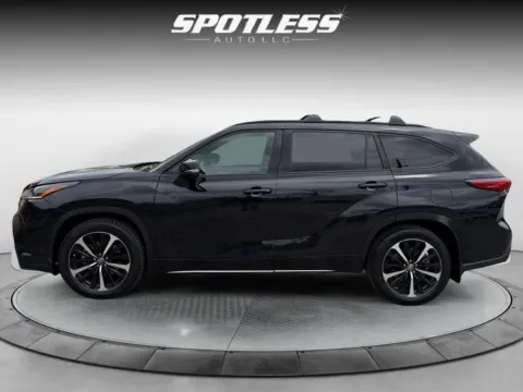 Another view of 2021 Toyota Highlander XSE for sale in San Antonio, TX at Spotless Auto San Pedro