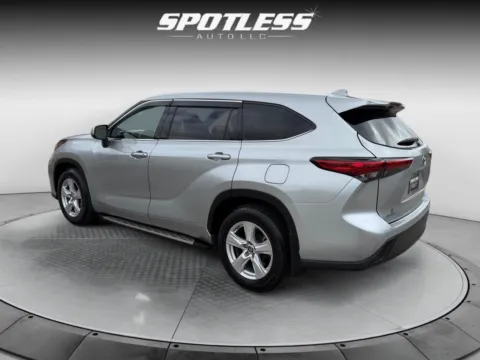 More photos of 2021 Toyota Highlander LE at Spotless Auto San Pedro, TX